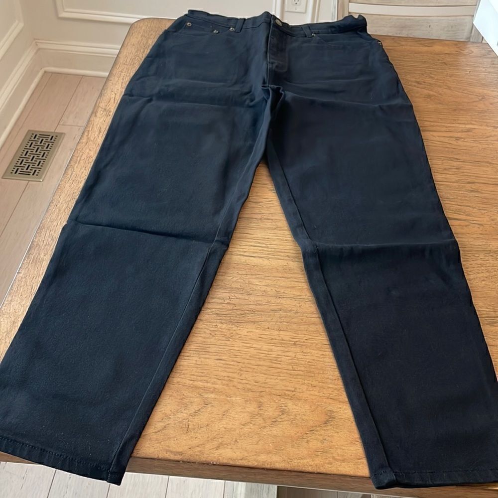 DENIM & CO BLACK BASIC STRETCH JEANS.